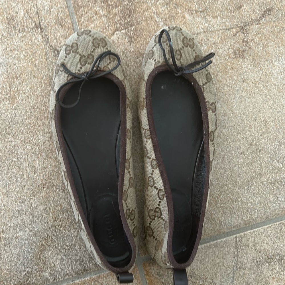 Gucci flats